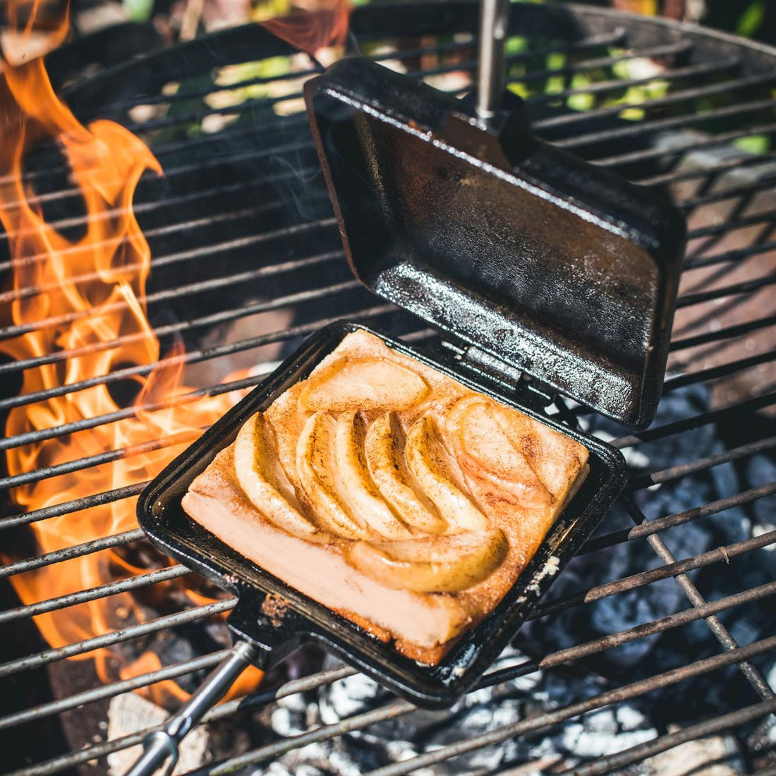 Appel-kaneel pies uit het tosti-ijzer: een zoete kampvuurtraktatie