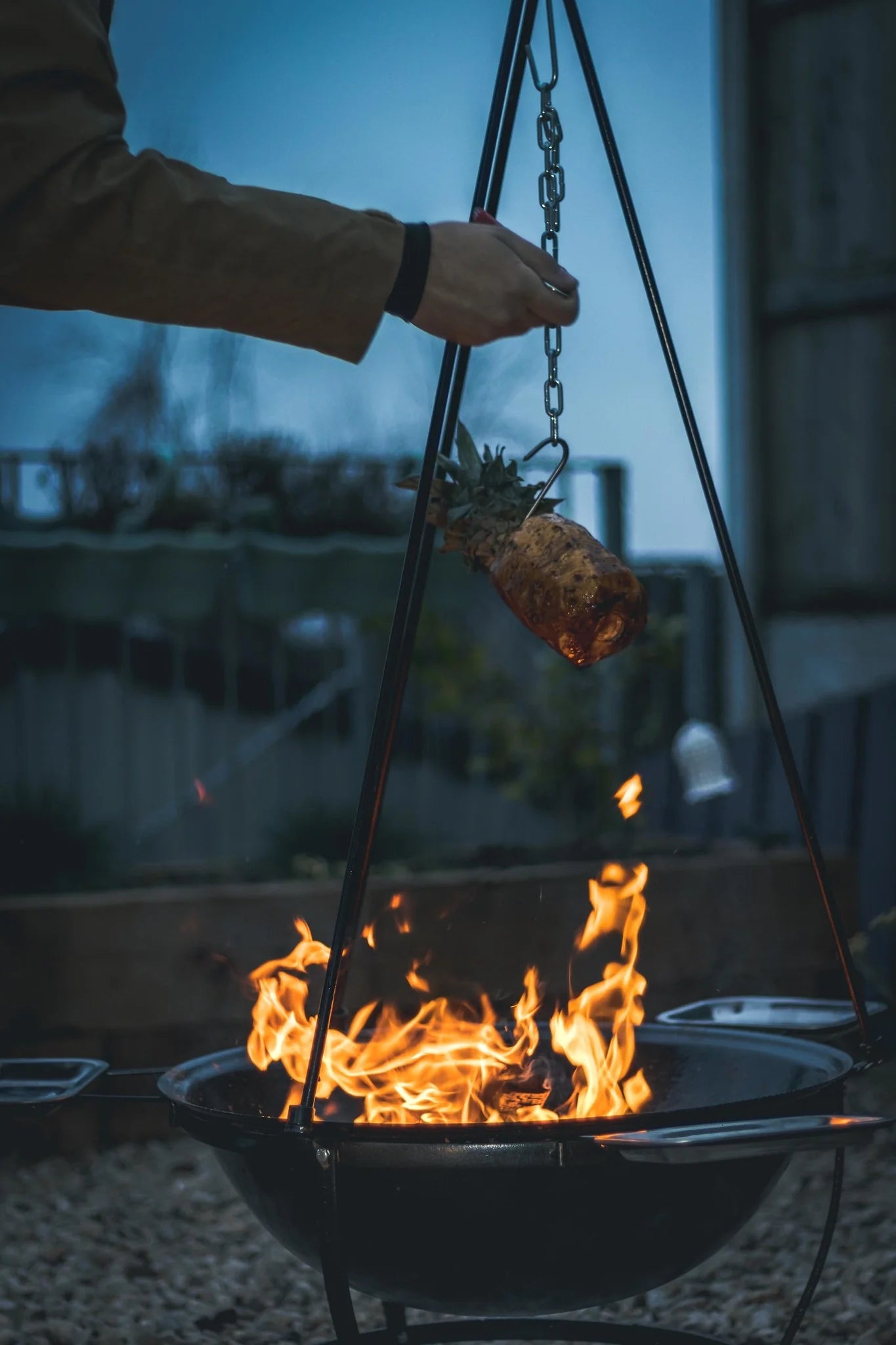 Das Windmühlen-Lagerfeuer-Set aus Gusseisen