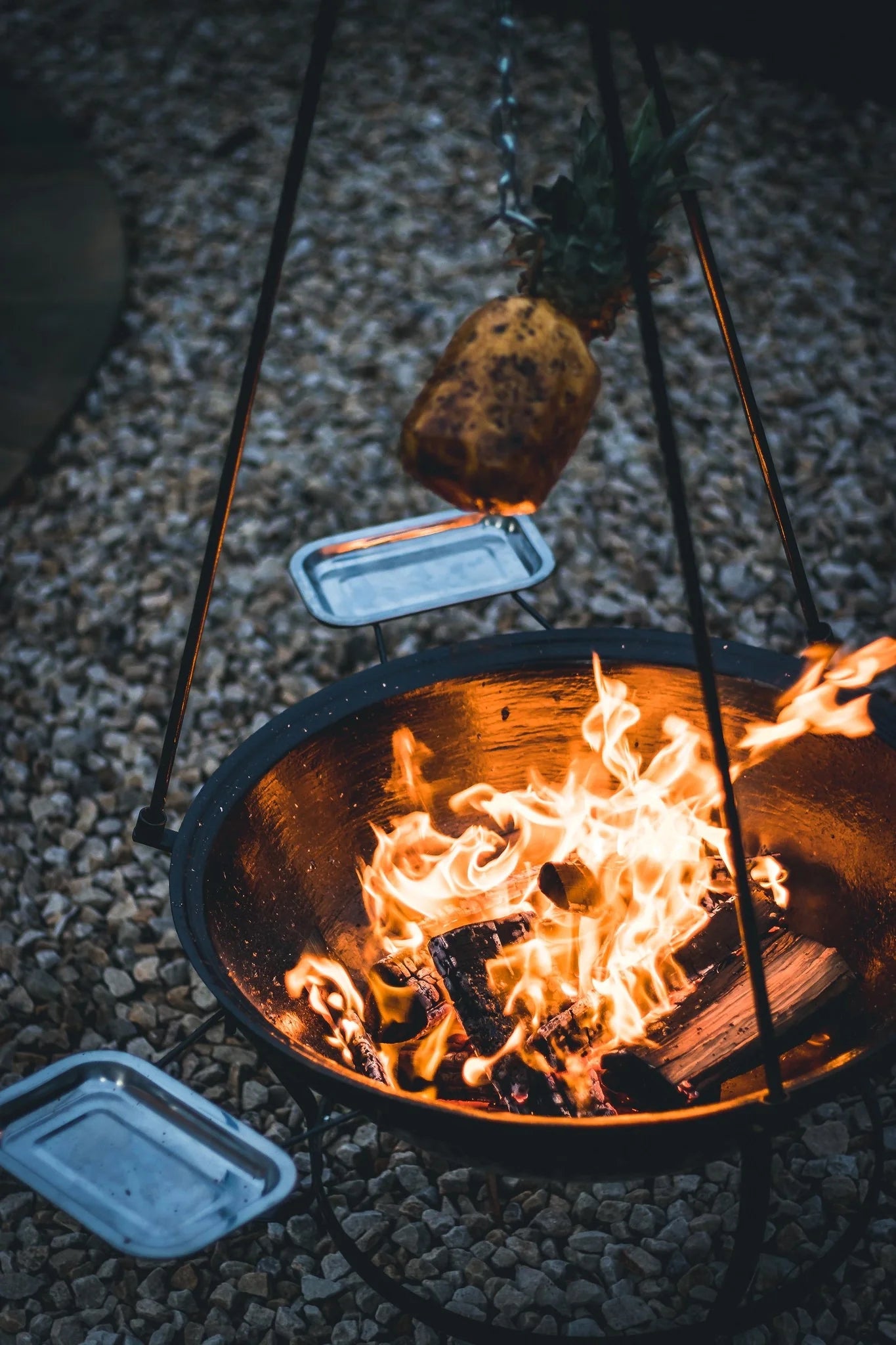 Das Windmühlen-Lagerfeuer-Set aus Gusseisen