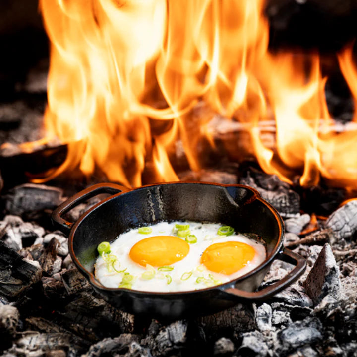 Kleine gusseiserne Windmühlenpfanne mit 2 Griffen