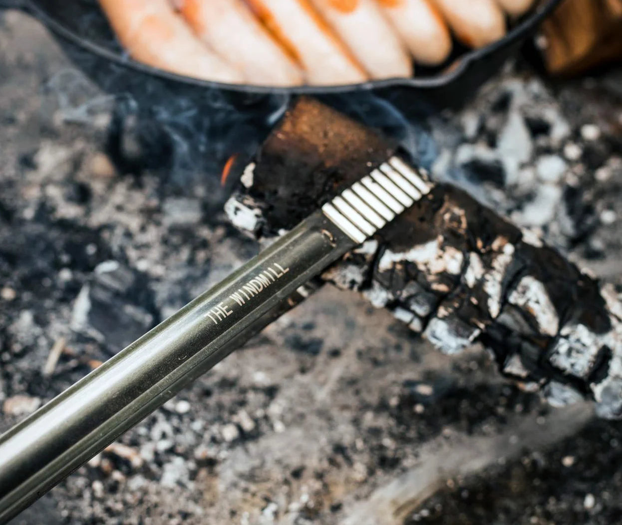 Die Windmühlen-Kohlezange aus Gusseisen und Edelstahl 