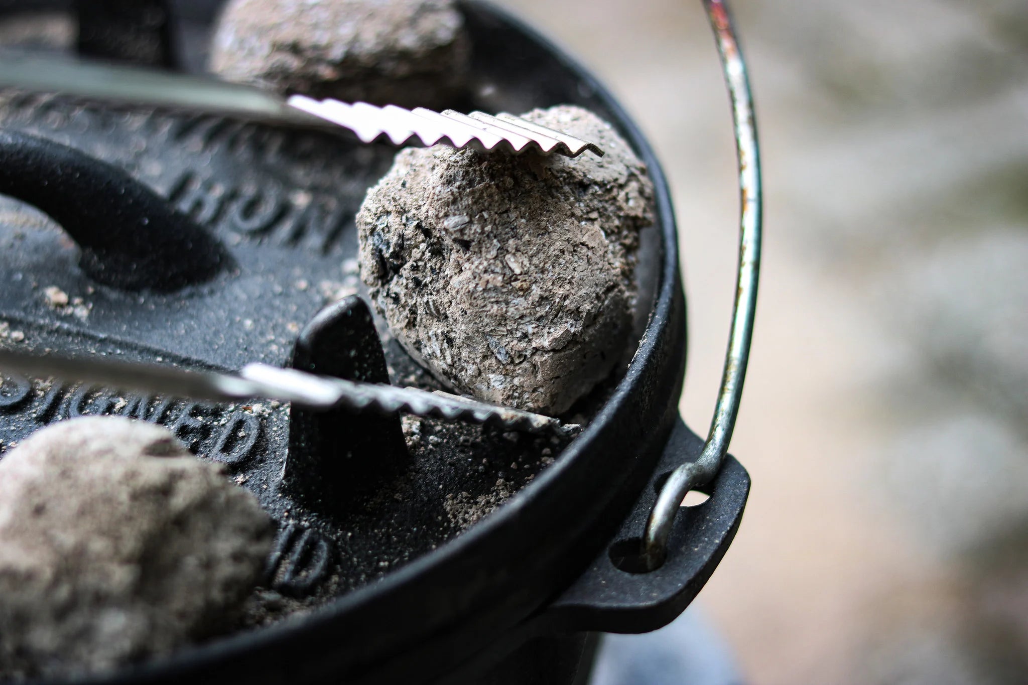 Die Windmühlen-Kohlezange aus Gusseisen und Edelstahl 