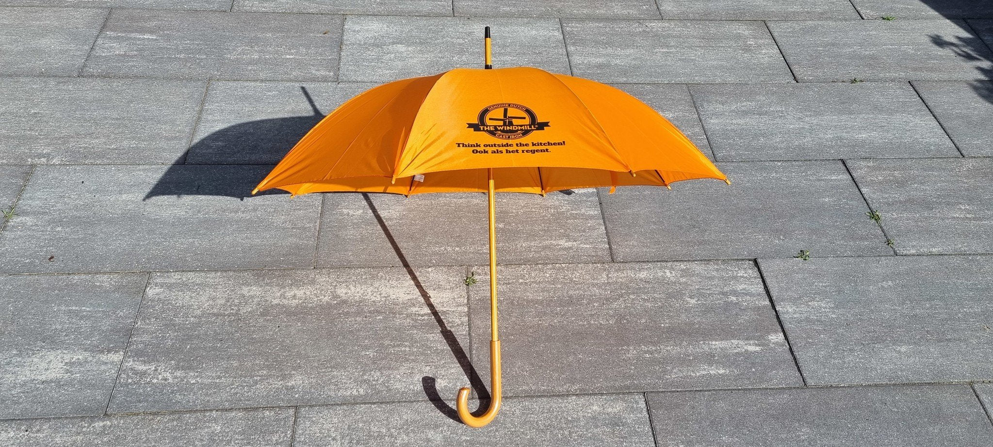 Der Windmühlen-Gusseisen-Regenschirm