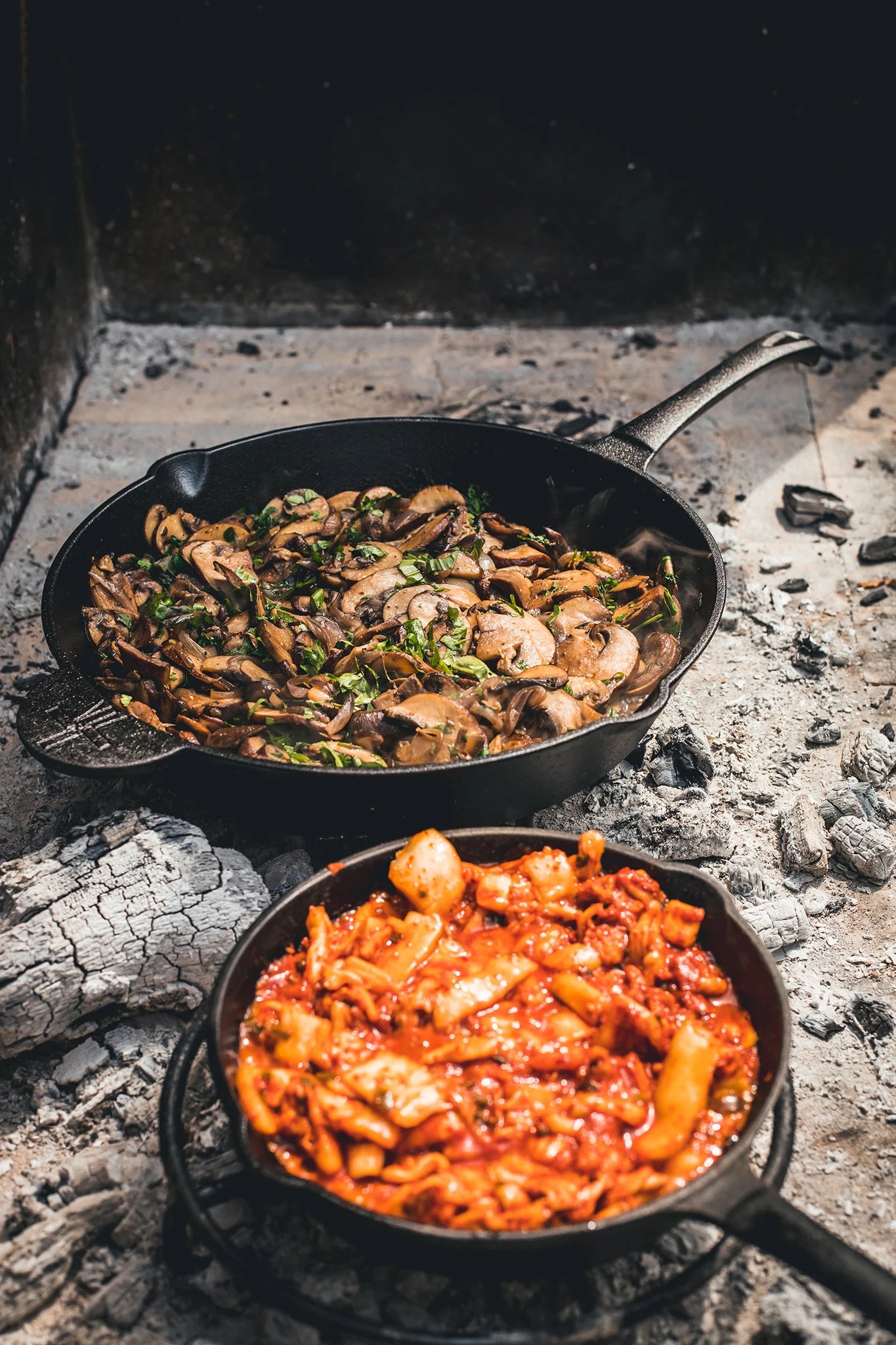 Die Windmühlen-Gusseisenpfanne (mittelgroß)